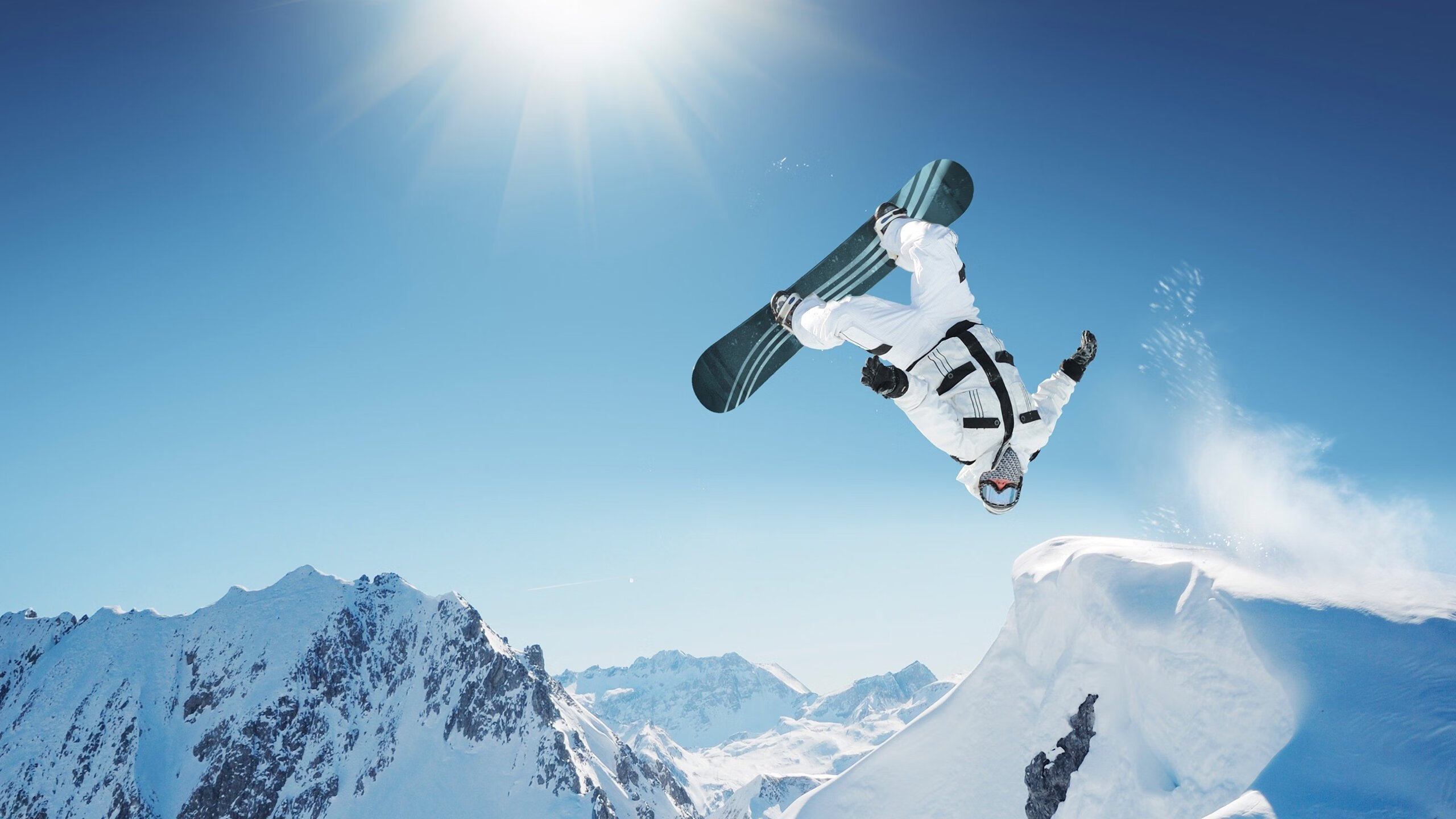 鏖战卡塔尔之夜，威廉姆斯硬撼红牛二队，皮亚斯特里一鸣惊人