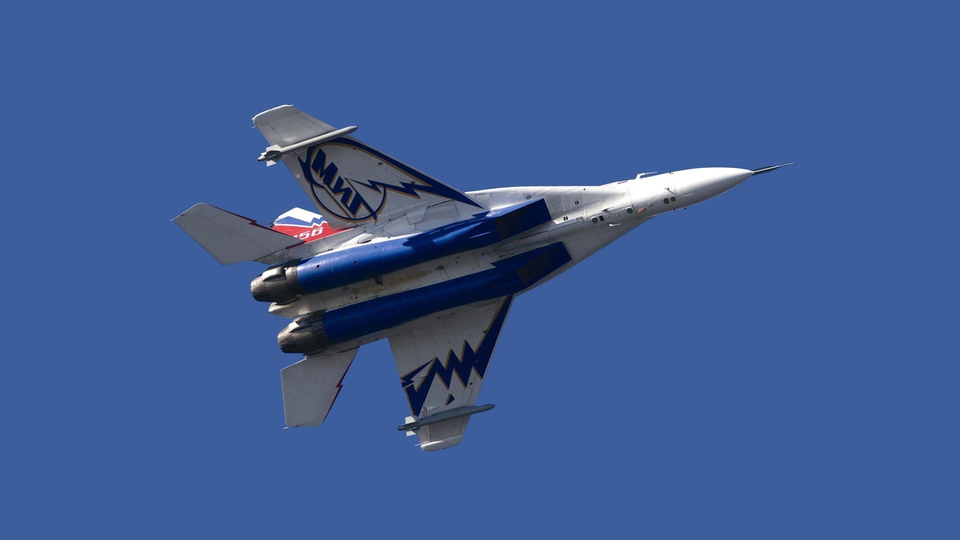 伊布接管F1，里昂打穿摩洛哥，当足球与赛车在平行时空中交相辉映