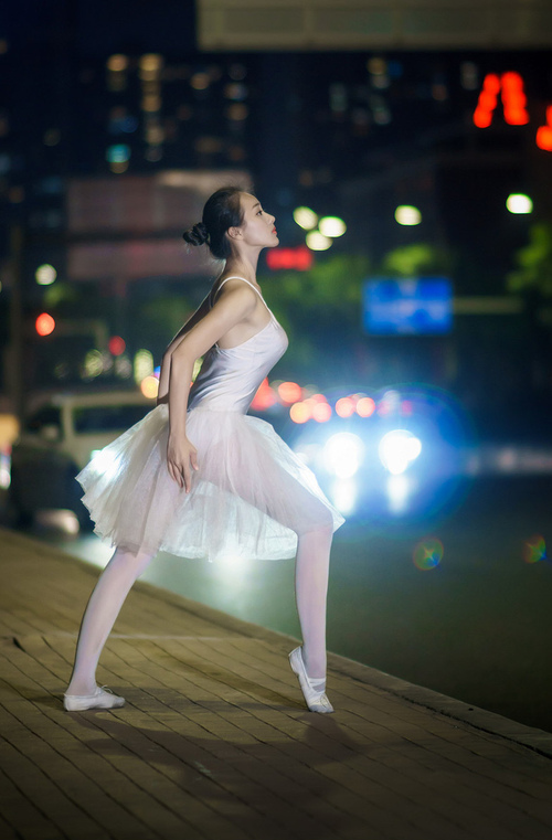 速度不只在赛道，当马克西接管F1争冠战，活塞正在底特律鏖战雄鹿