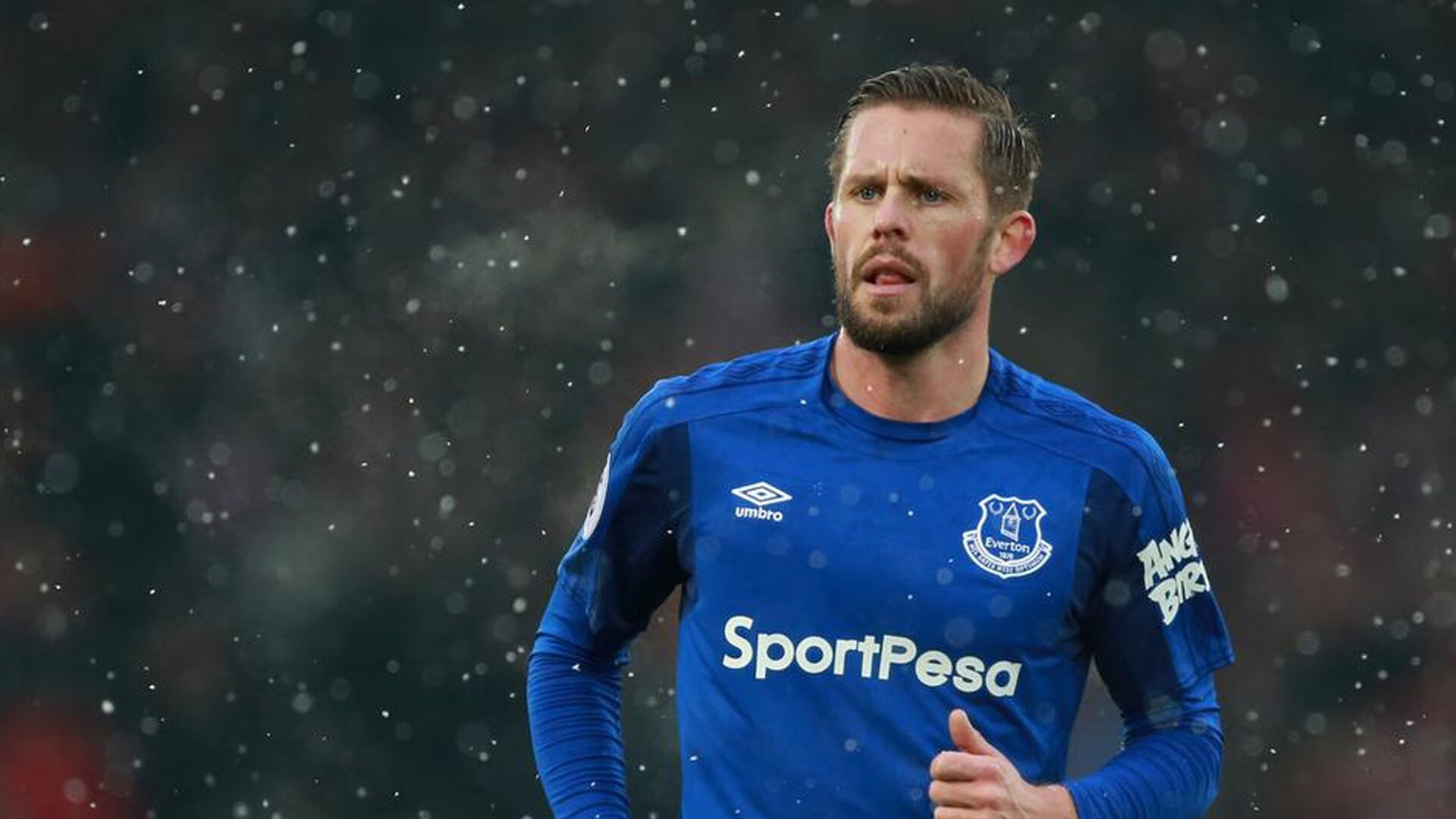 足球的两种救赎，从非洲草原到西班牙德比，绿茵场上的命运反转