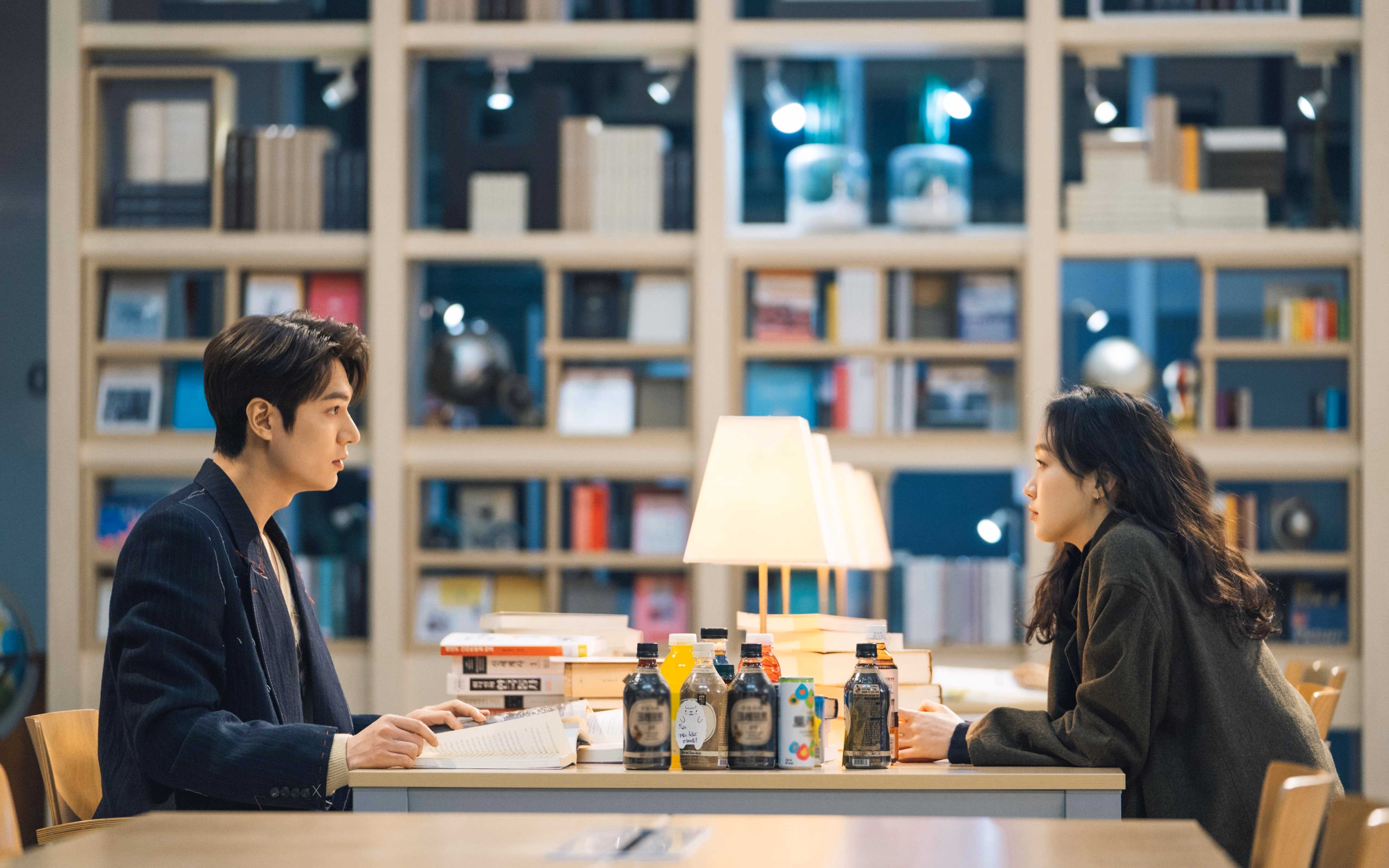 爱游戏APP-维尼修斯之火，当亚特兰大与里昂在另一片光芒下对决